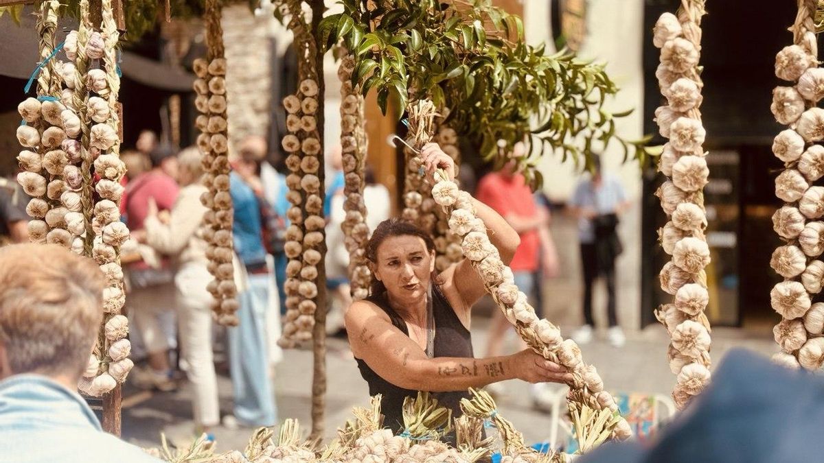 Vendedora de ajos en Vitoria