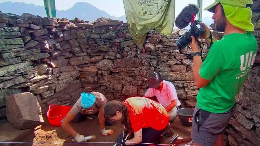 Trabajos arqueológicos de Hismecon-ULE en el fortín de Las Fanas.