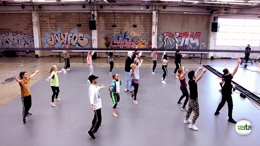 Así es un día dentro de la escuela de Fama, ¡a bailar!