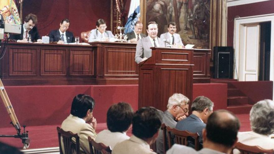 Investidura de Jerónimo Saavedra. (Parlamento de Canarias. (Flikr Parcan)