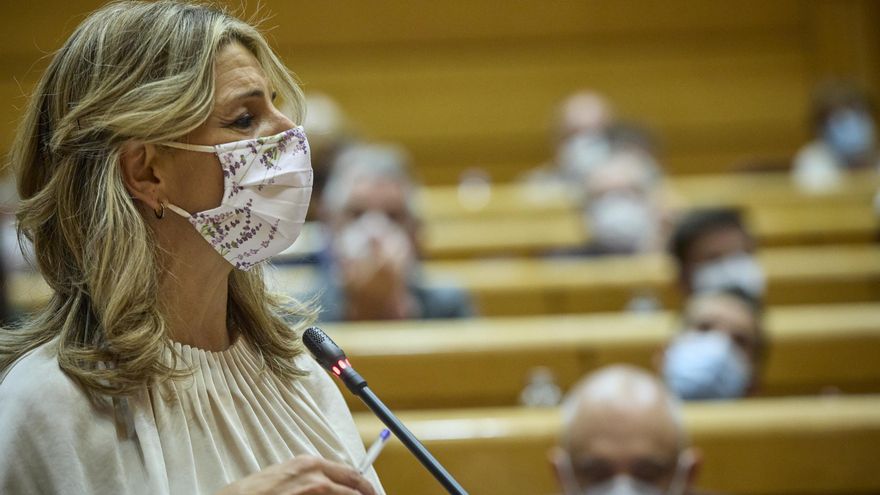 La vicepresidenta segunda y ministra de Trabajo y Economía Social, Yolanda Díaz, interviene en una sesión de control al Gobierno en el Senado, a 16 de noviembre de 2021, en Madrid (España).