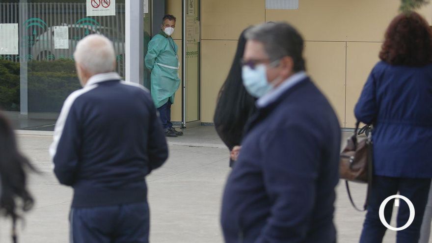 Colas en el Centro de Salud Levante Sur
