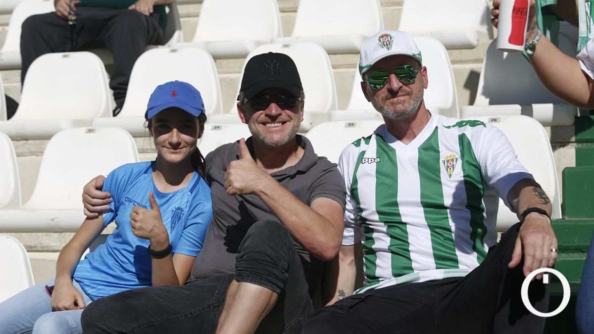 Grada Blanquiverde del partido entre el Córdoba CF y AD Alcorcón