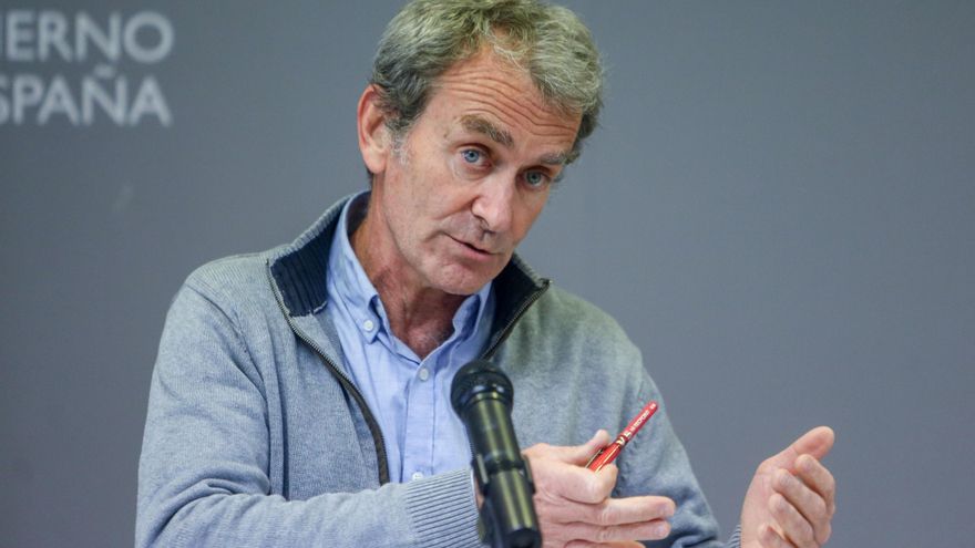 El director del Centro de Alertas y Emergencias Sanitarias (CCAES), Fernando Simón durante una rueda de prensa convocada ante los medios, a 12 de abril de 2021, en el Complejo de La Moncloa, Madrid, (España).