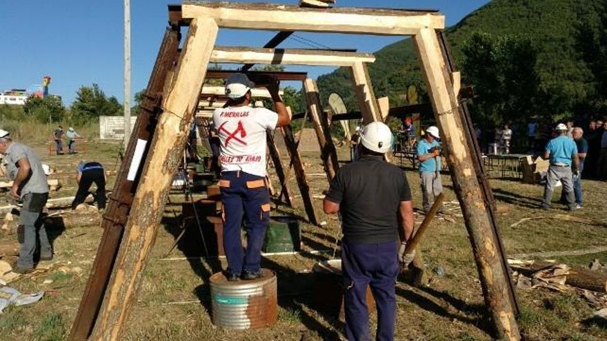 El recuerdo de la mina en Villablino, el concurso de entibadores en sus fiestas de San Roque.