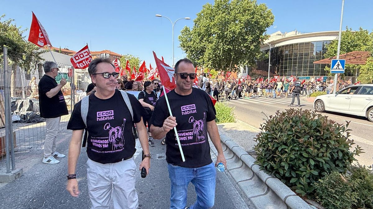 Marcha en Toledo desde la sede de CECAM, hasta la Consejería de Economía para reclamar un convenio único en Castilla-La Mancha para el sector de la limpieza