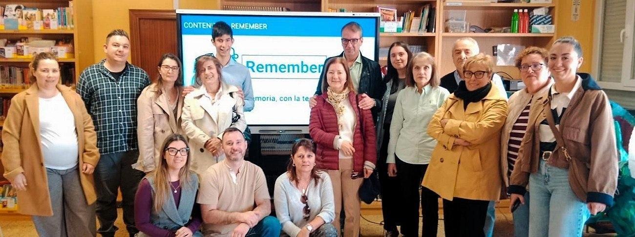 Juan Ybarra desarrolla ‘Remember’, una aplicación para mejorar la autonomía de los pacientes de Alzheimer y apoyar a cuidadores y profesionales.