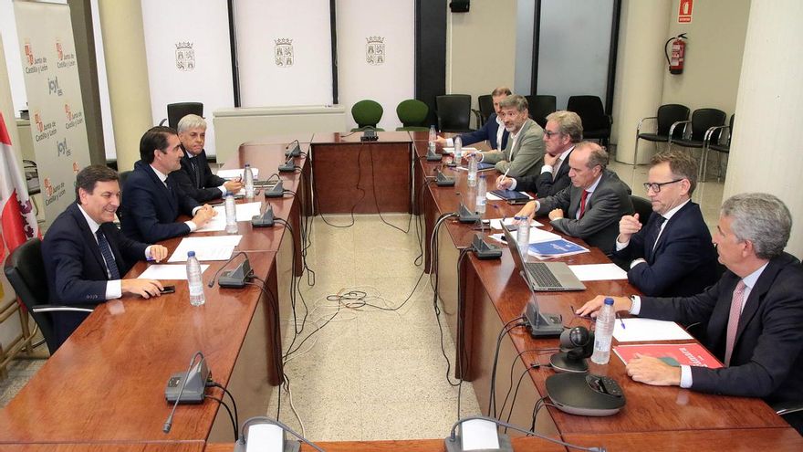 Los empresarios se suman al 'grupo de trabajo' de la Junta en León, que sigue sin acciones concretas ni plazos