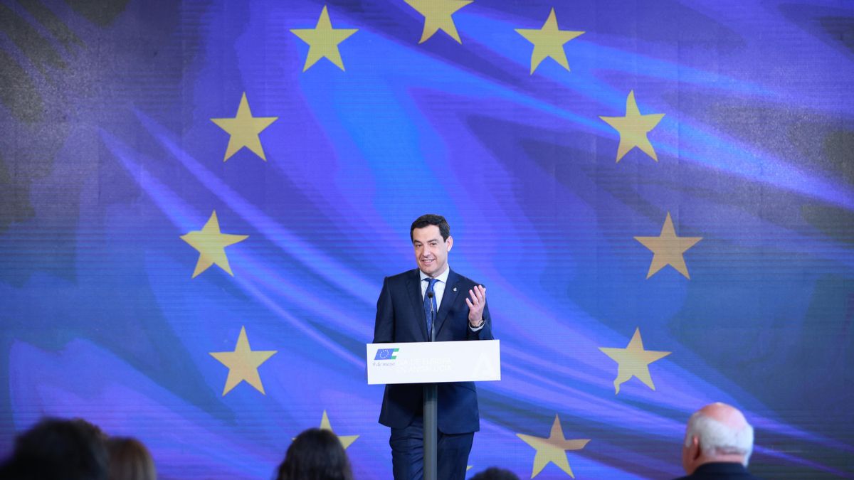 El presidente andaluz, Juan Manuel Moreno, celebra el Día de Europa.