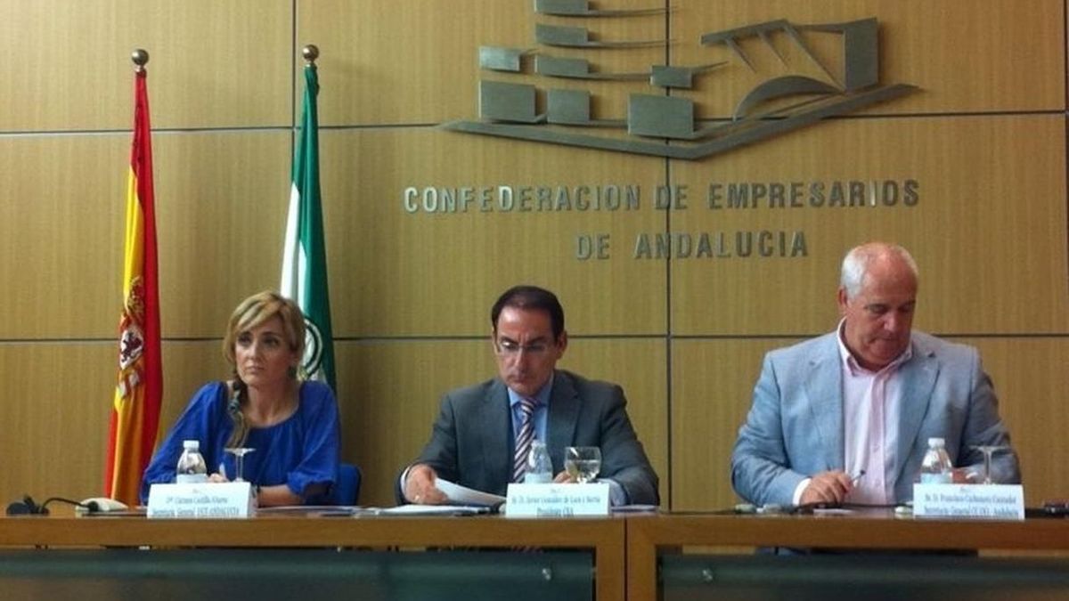 CEA, UGT y CCOO piden a la Junta reabrir el dialogo social y clarificar posturas pero descartan la entrada de Cepes