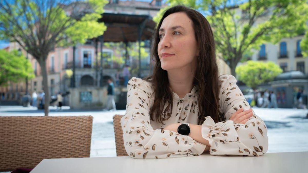 La escritora cántabra Laura Campo presenta su novela ‘El jarrón de los girasoles’ este jueves en Santander