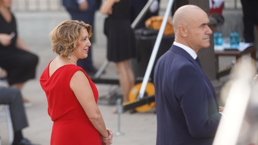 La ex presidenta andaluza, Susana Díaz, junto al alcalde de Sevilla, Antonio Muñoz, en la toma de posesión de Juan Manuel Moreno.