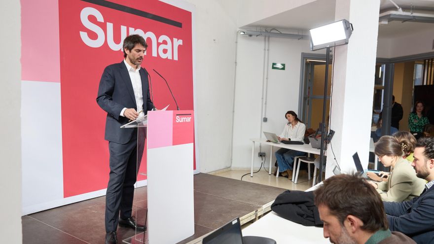 Archivo - El portavoz de Sumar, Ernest Urtasun, durante una rueda de prensa en el Espacio Rastro, a 17 de febrero de 2025, en Madrid (España).