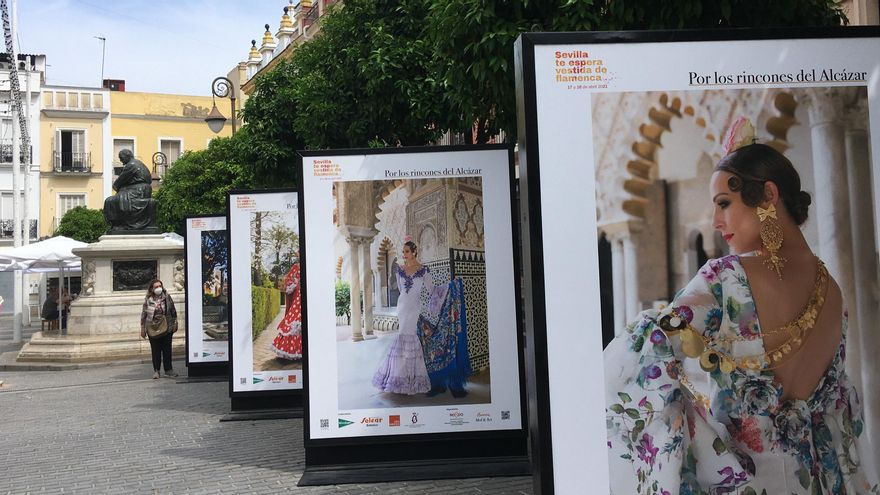 La modelo Eva Suárez, protagonista de la exposición en mupis 'Por los rincones del Alcázar'.