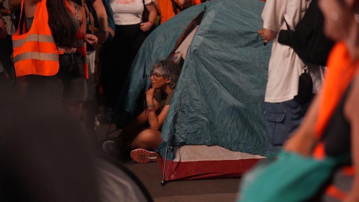 Personas acampadas en Sol del Sindicato de Inquilinas.