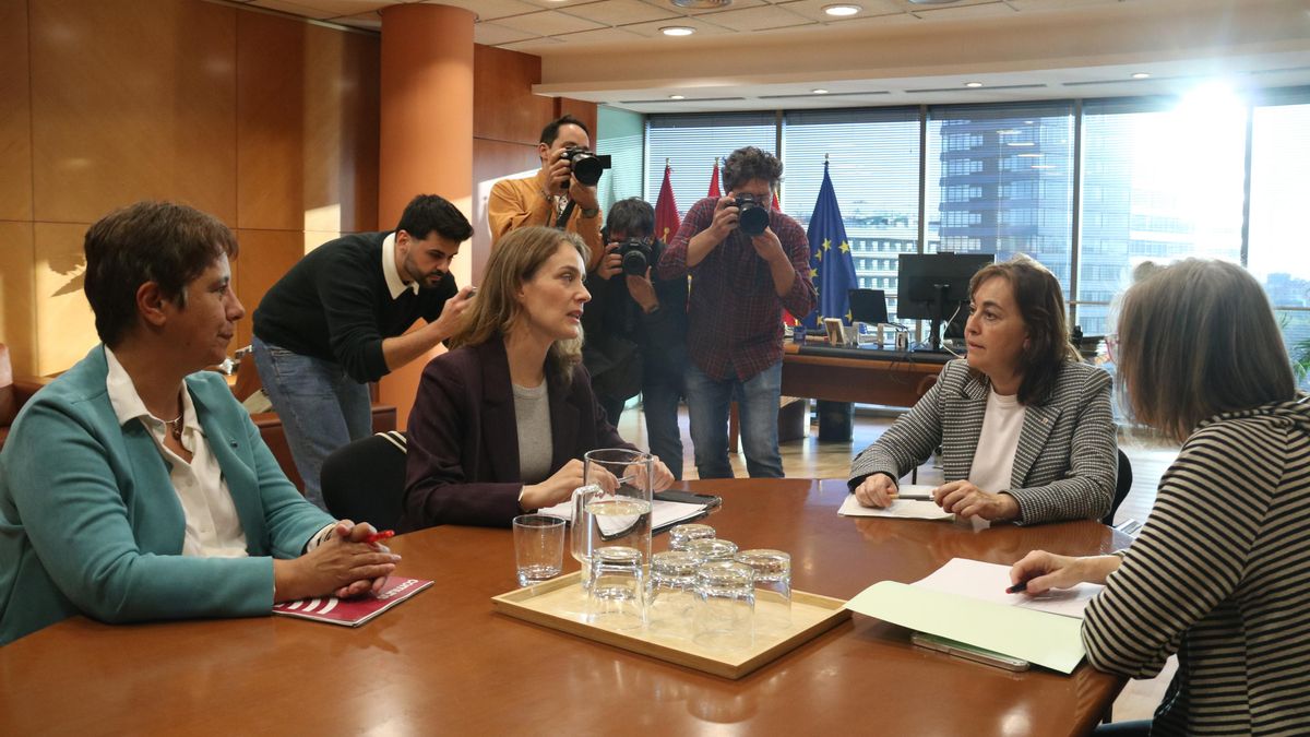 El Govern acerca posiciones con los Comuns con la unidad antidesahucios y el registro de grandes caseros