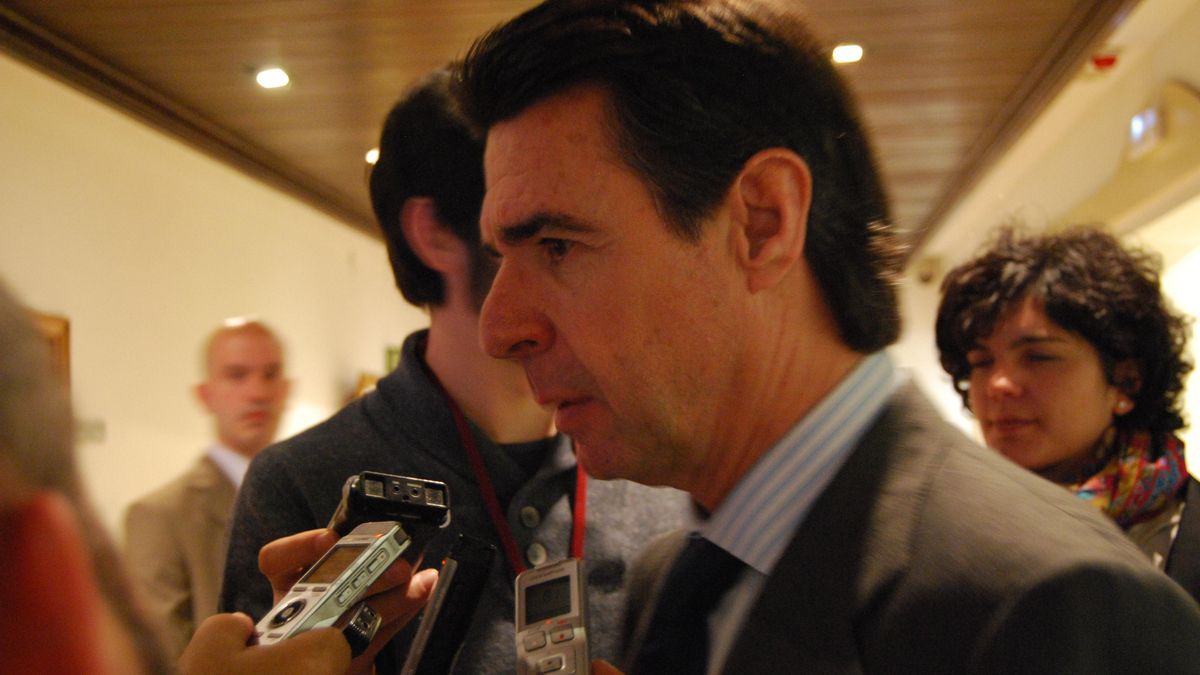 Soria pide a Rivero que no diga "disparates" y le recuerda que el meridiano de Greenwich pasa por la península