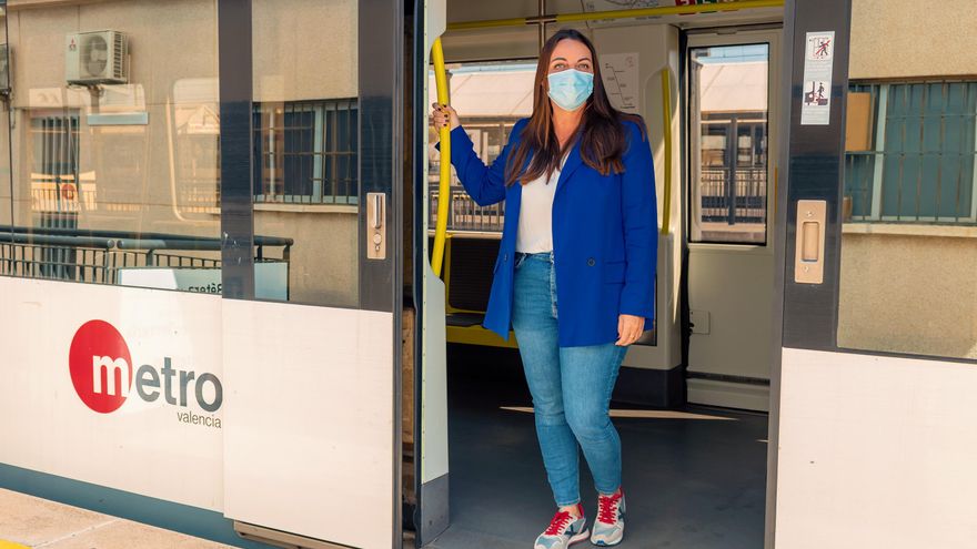 Menguzzato en una unidad de metro.