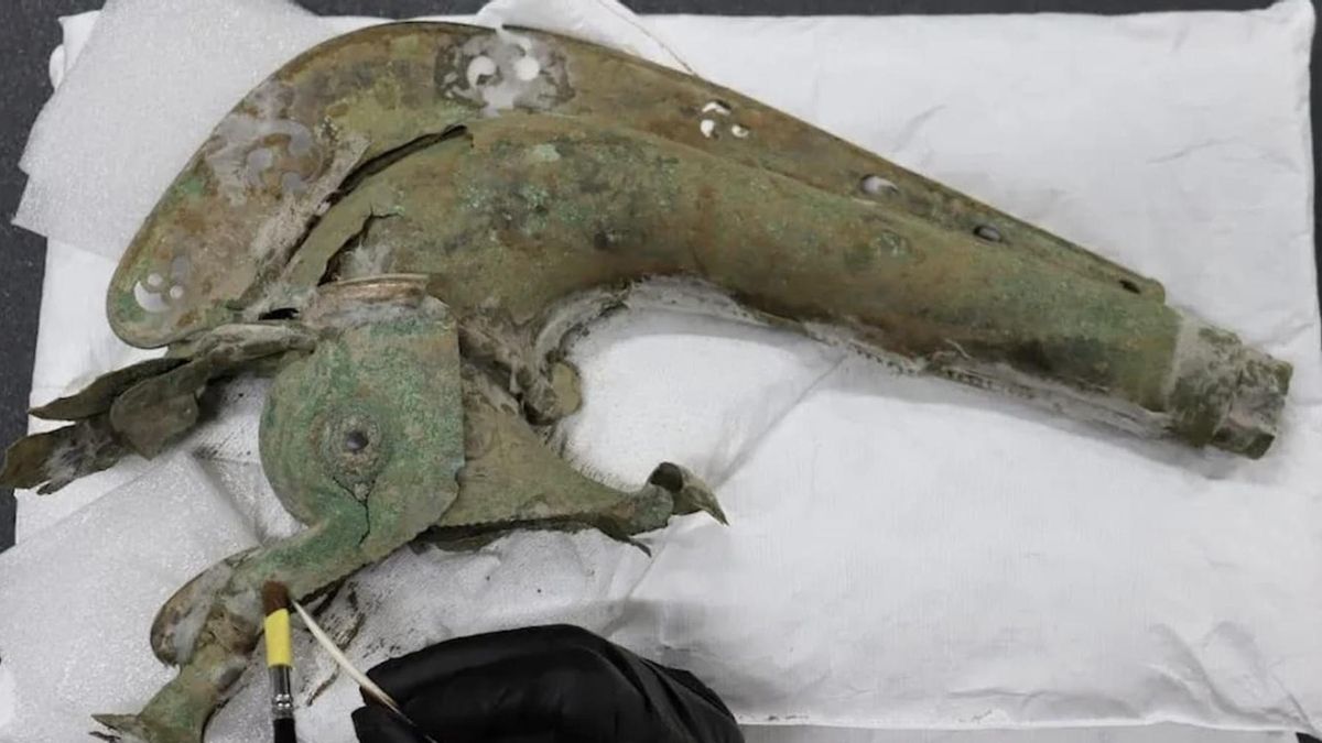 Hallan en Norfolk un estandarte de jabalí y un carnyx completo, la trompeta de guerra celta que hizo temblar a los ejércitos de Roma