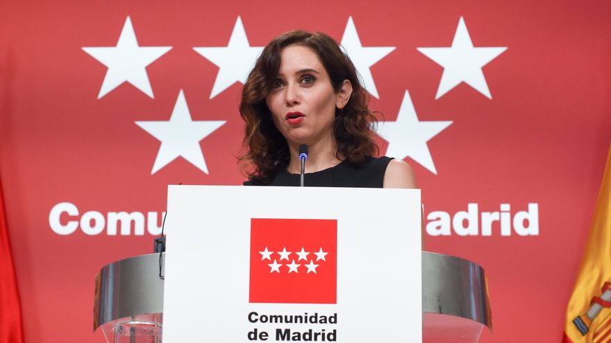 La presidenta de la Comunidad de Madrid, Isabel Díaz Ayuso, responde a los medios tras una reunión del Consejo de Gobierno de la Comunidad de Madrid, en la Real Casa de Correos, a 3 de noviembre de 2021, en Madrid, (España). Durante la reunión han abordad