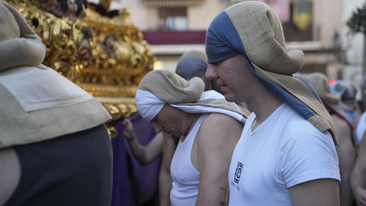 La procesión de la Hermandad del Calvario, en imágenes