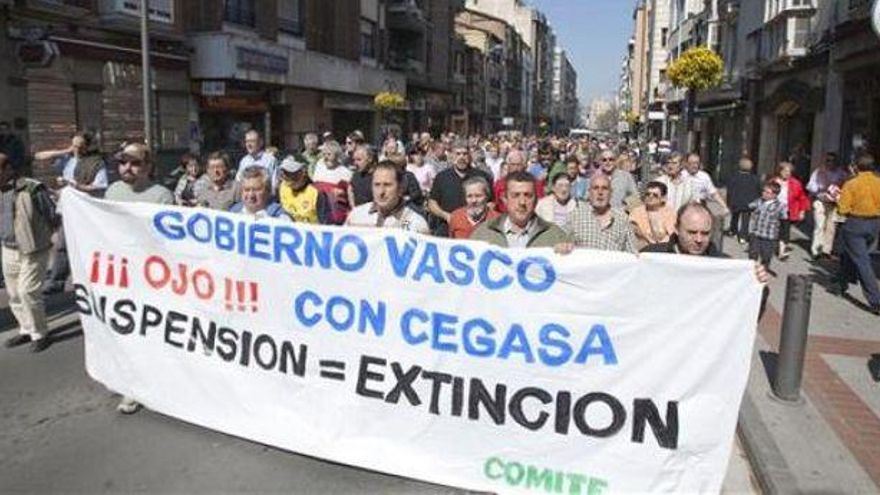 Trabajadores de la empresa Cegasa se manifiestan contra el cierre de la compañía.