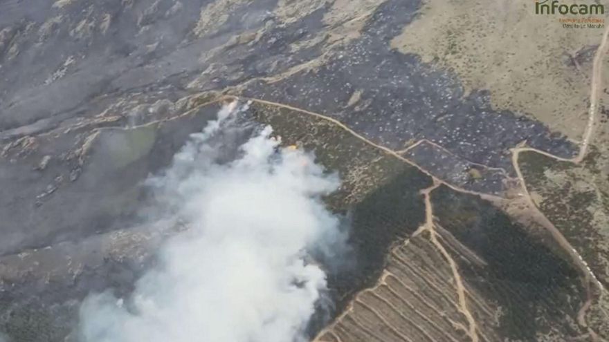 El Gobierno de Castilla-La Mancha cree que la lluvia puede permitir "el control" del incendio de Peñalba de la Sierra