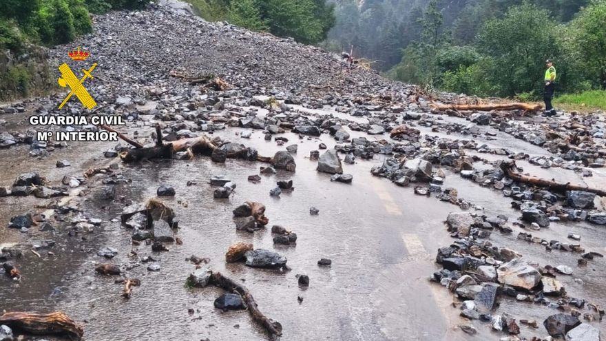 Unos desprendimientos obligan a cerrar la carretera entre Panticosa y el Balneario