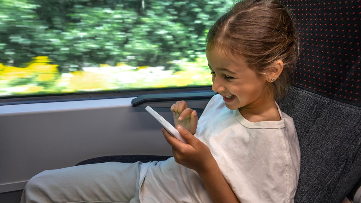 A veces, un niño en edad preescolar lleno de energía al que se le permite dar una vuelta es mejor para todos que uno aburrido y chillón confinado en su asiento.