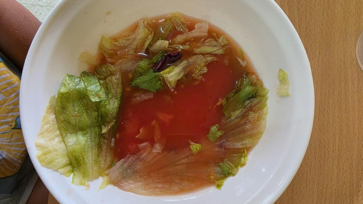 Un plato servido en el comedor escolar del CEIP Los Alcalá Galiano de Doña Mencía (Córdoba)