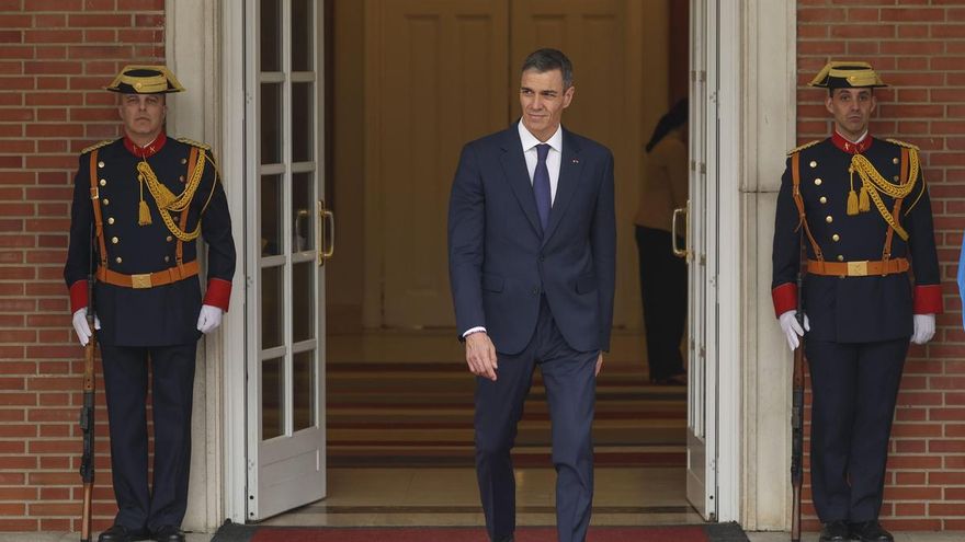 El presidente del Gobierno, Pedro Sánchez, este jueves en el Palacio de la Moncloa en Madrid.