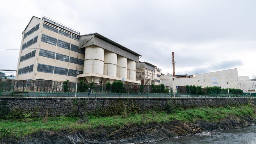 Guardian ratifica su decisión de cerrar la histórica planta de Llodio de "manera urgente"