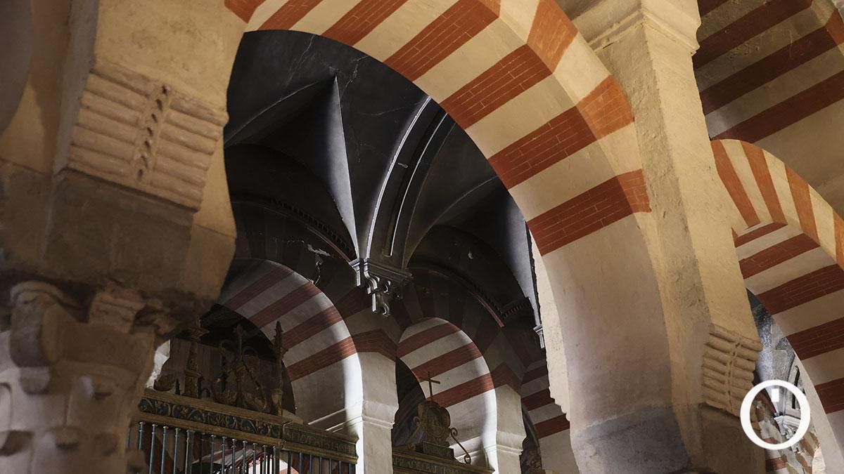 El interior de la Mezquita Catedral tras el incendio