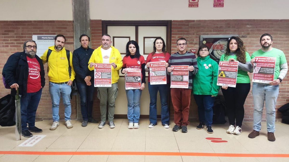 Los sindicatos consiguen una reunión con la consellera de Educación tras la huelga y una concentración en la Conselleria