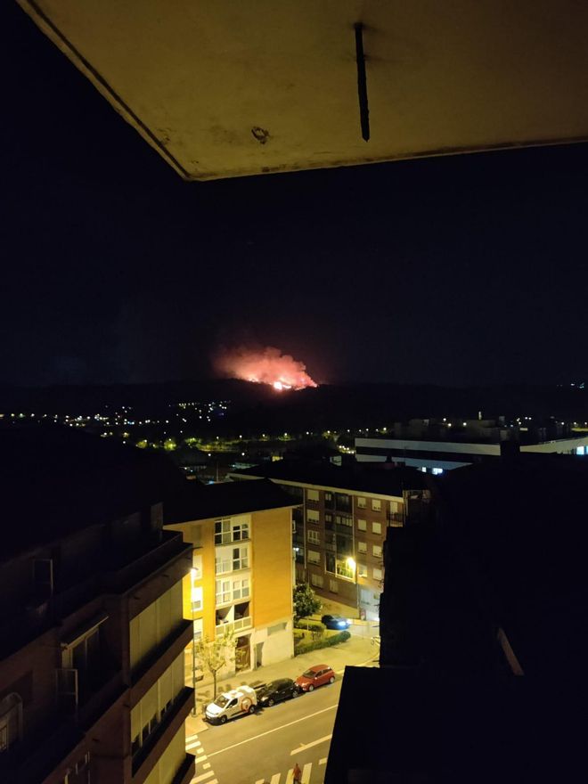 Vista de los incendios desde Getxo.