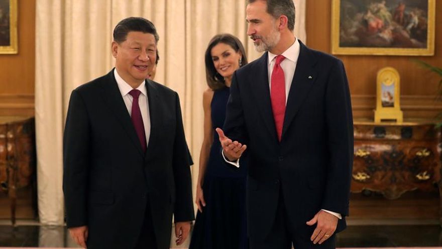 Xi Jinping se reúne con Felipe VI y cena con los Reyes tras llegar a España