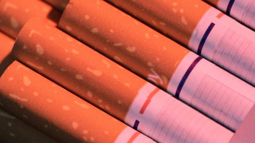Fotografía de cigarrillos el viernes 13 de septiembre de 2019, en San José (Costa Rica). Costa Rica registra una importante reducción del sedentarismo y del tabaquismo en los últimos años, lo que las autoridades atribuyen al impulso de políticas públicas y a la ley de control del tabaco, destinadas a combatir factores de riesgo del cáncer y otras enfermedades.