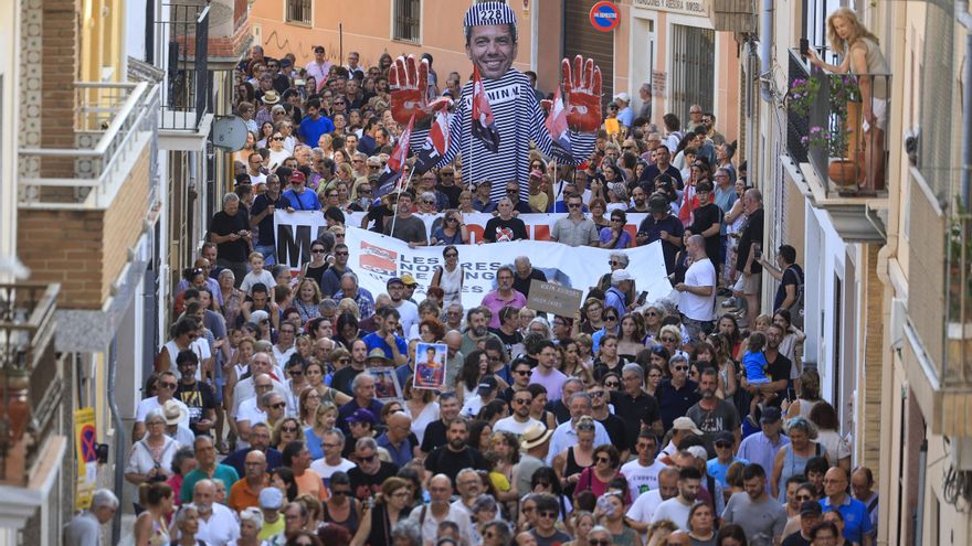 La zona de la dana protagoniza la novena manifestación para reclamar la marcha de Mazón