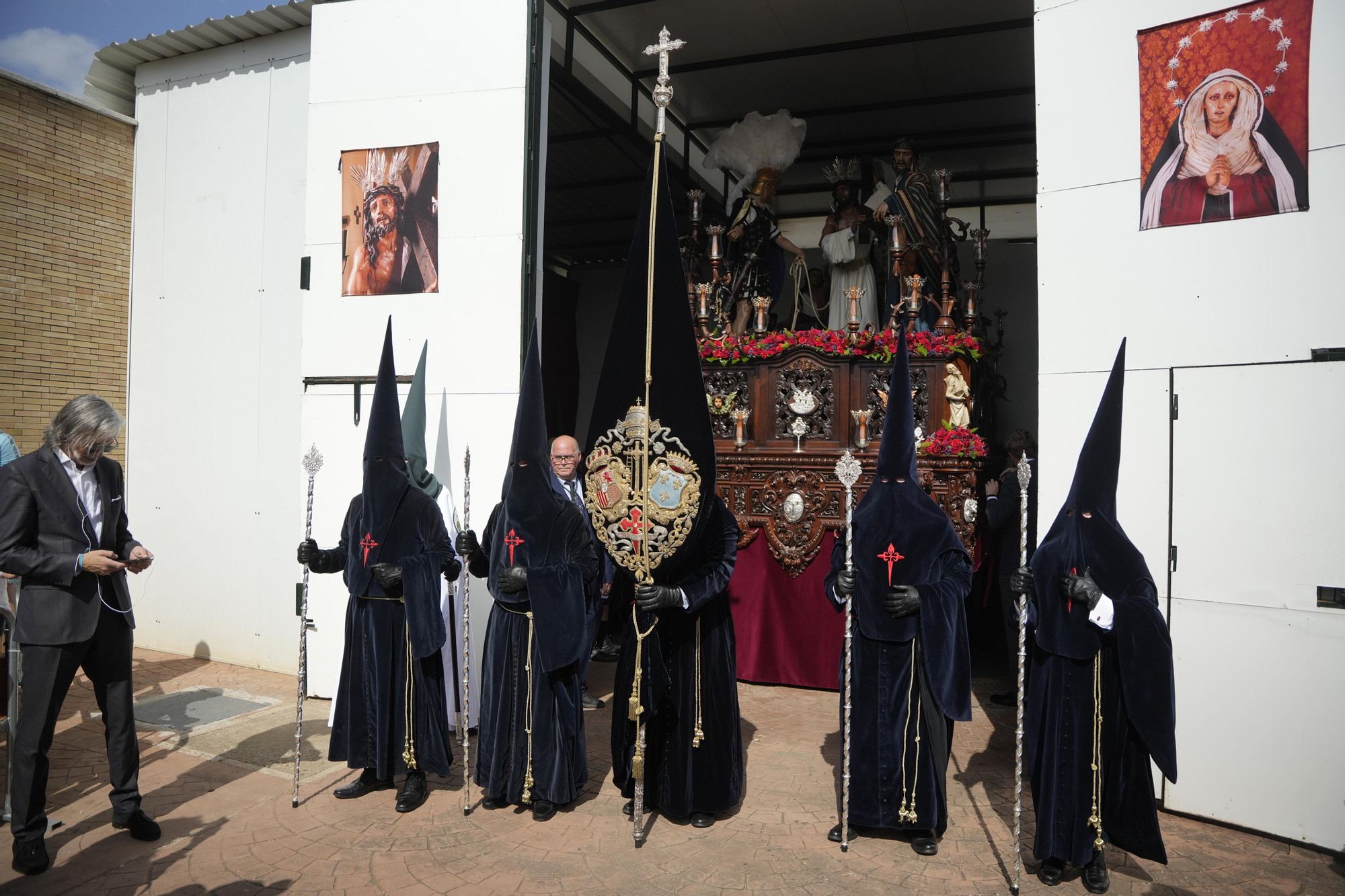 Día histórico en las Tres Mil Viviendas: primera salida procesional de la Hermandad de Bendición y Esperanza