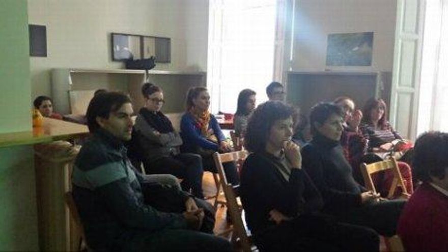 Imágenes durante la charla.