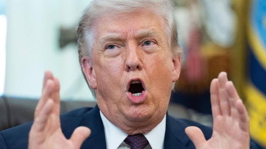 Donald Trump durante un discurso durante la firma de una orden ejecutiva en el Despacho Oval de la Casa Blanca en Washington.