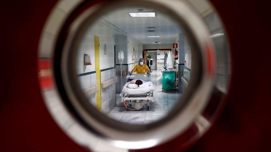 Ignacio Abásolo, economista: "La brecha entre la salud que se puede alcanzar y la que podemos pagar con dinero público es cada vez mayor"