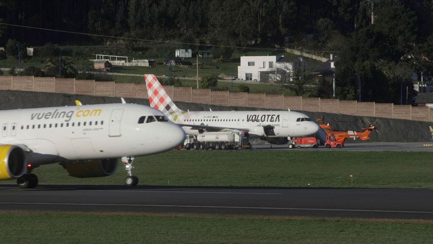 La Guardia Civil investiga si el falso aviso de bomba en un avión en A Coruña pretendía perjudicar a un preso de permiso