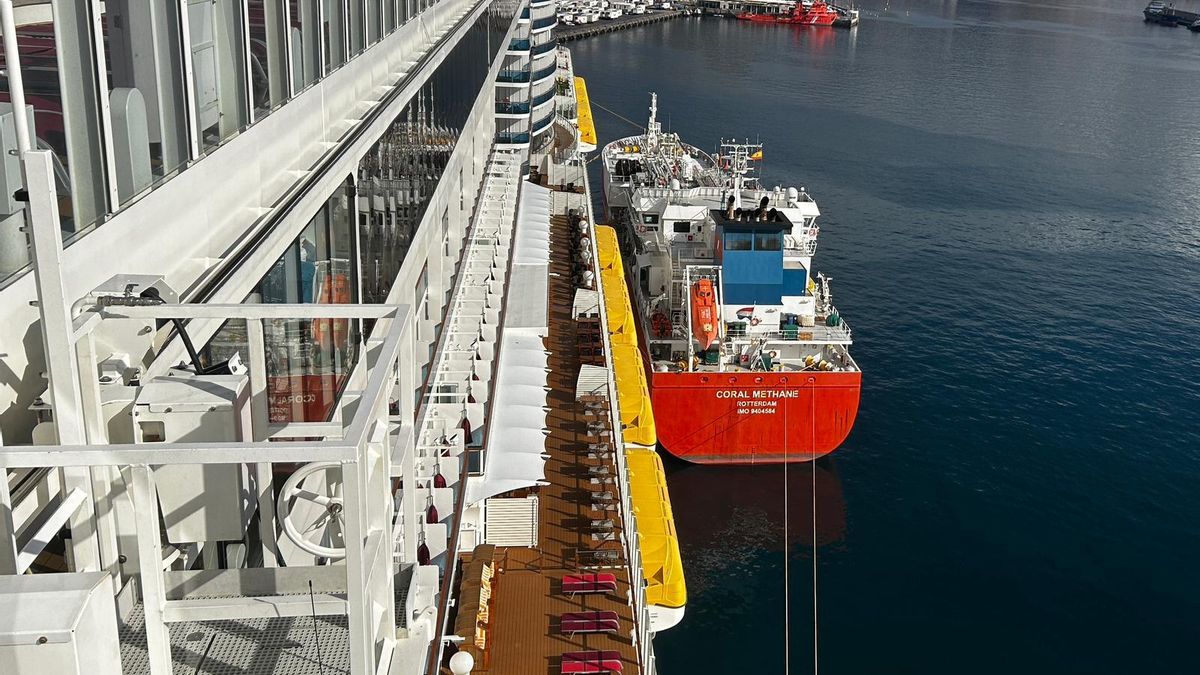 Sistema de suministro GNL 'ship to ship' a un crucero.