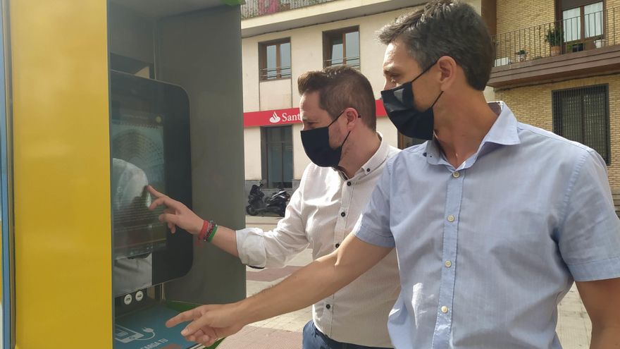 El presidente de Consorcio Eder, Alejandro Toquero (i), y el director gerente, Sergio Villava, en la presentación de la nueva red de información turística digital de la Ribera de Navarra.