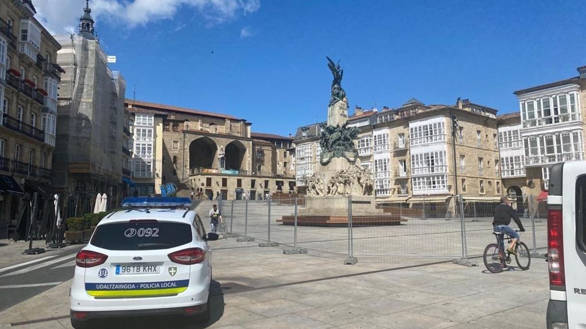 Plaza de la Virgen Blanca de Vitoria cerrada perimetralmente
