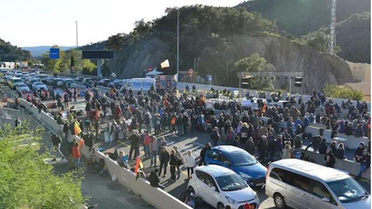 Concentrados por el Tsunami Democratic bloquean la AP-7 en noviembre de 2019