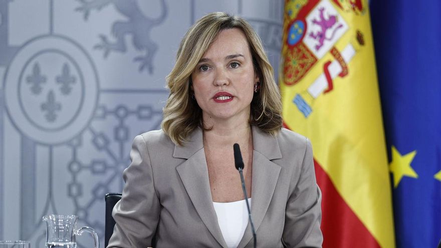 La portavoz del Gobierno y ministra de Educación, Pilar Alegría durante la rueda de prensa tras el Consejo de Ministros celebrado este martes en La Moncloa, Madrid.