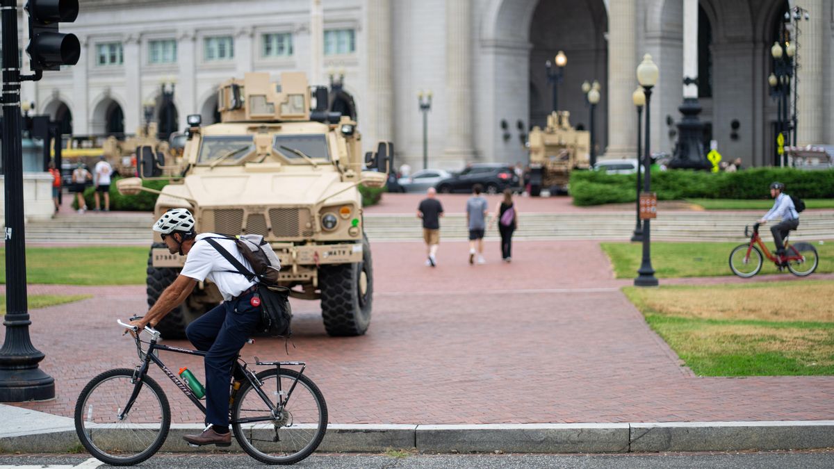 Los alcaldes demócratas se preparan ante la posible toma militar de sus ciudades ordenada por Trump