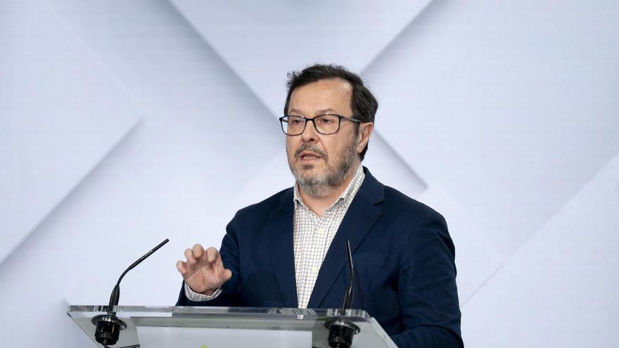 El portavoz de Vox José Antonio Fúster durante una rueda de prensa.